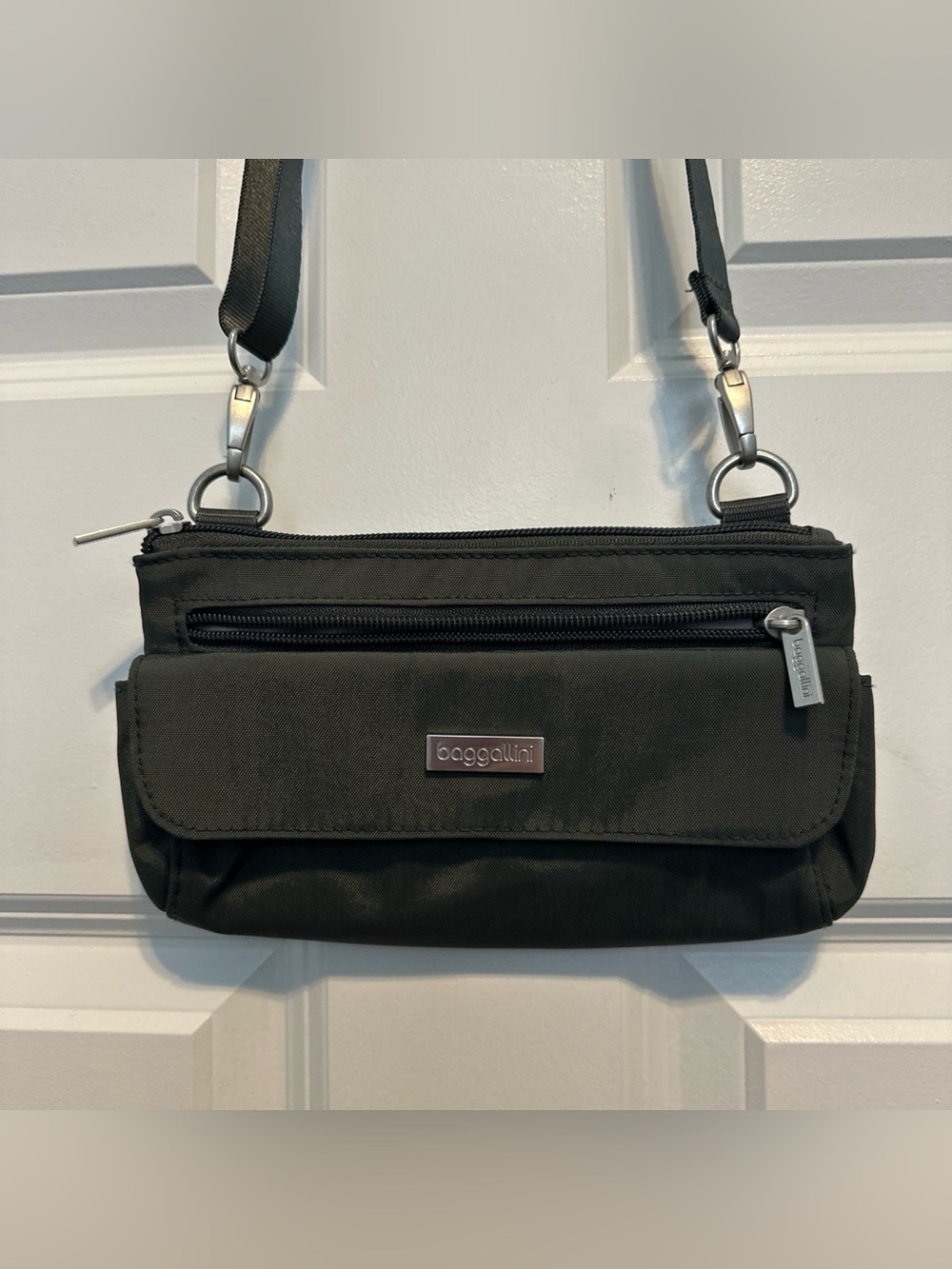 Baggallini Mini Crossbody /  Waist Pack  Gray 8 1/2 x 5 With Zip & Pockets Clean